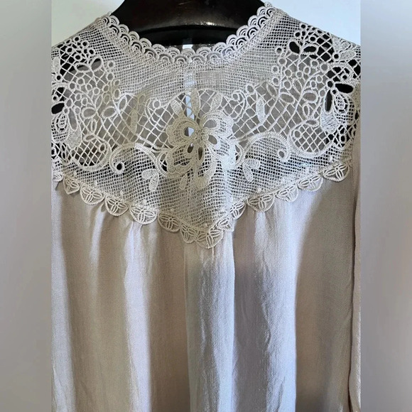 Mine women’s size S Tan 3/4 Length Sleeves Linen Blouse With Crochet Accent - Picture 2 of 5